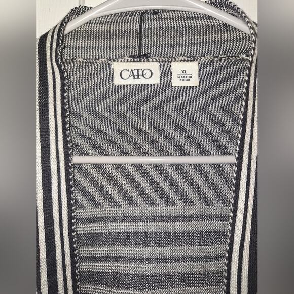 Cato‎ Woman’s Size XL Poncho Style Shawl Minimalist Fringe Asymmetrical Western - Picture 2 of 4